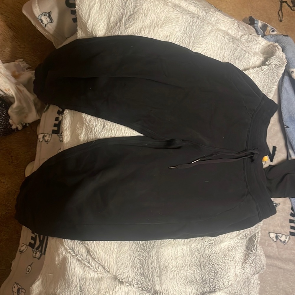 black lulu scuba joggers size 6!! never worn just a bit short on me and i’m 5”9